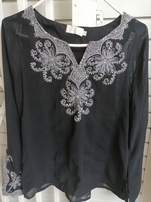 Women's evening blouse used, black with embroidery, size M/L