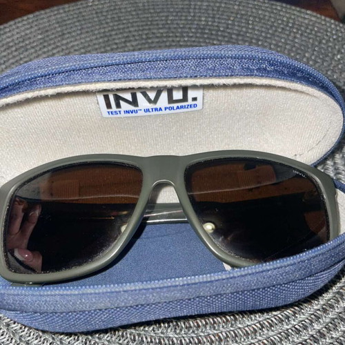 Invu Men's Polarized Sunglasses like new, brown green