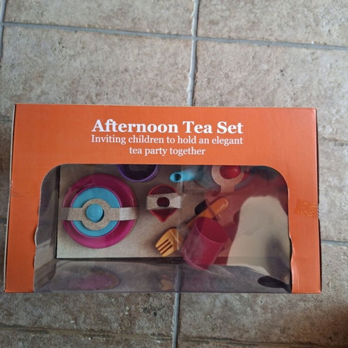 Kitchen play set, 24 pieces, new in box