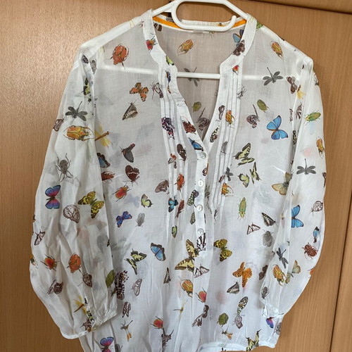 Thin butterfly shirt size M like new, white