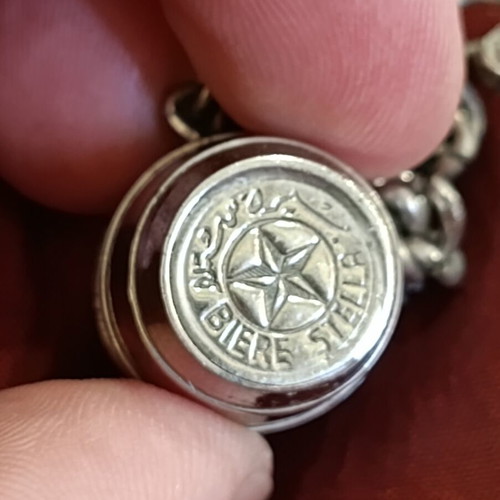 Vintage beer barrel keychain like new