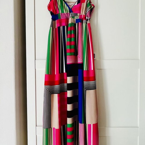 Accesorize maxi dress size Small like new, multicolor