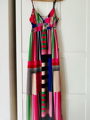 Accesorize maxi dress size Small like new, multicolor