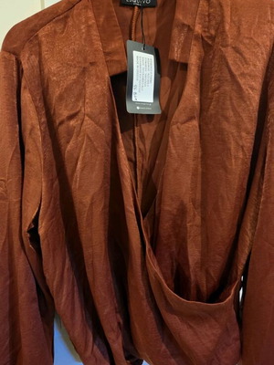 Blouse with front opening new, sizes M and L