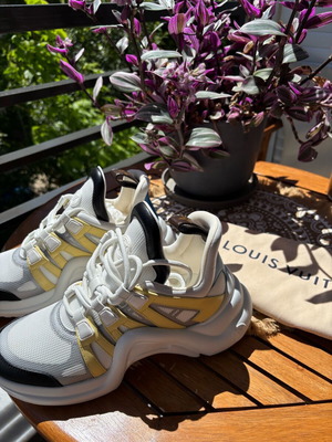 LV Archlight Louis Vuitton sneakers new, white size 38.5