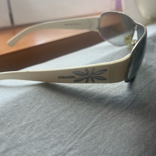 Prada sunglasses like new, white