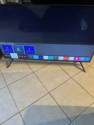 Samsung 4K TVs used, 50 and 55 inches, with remotes and bases