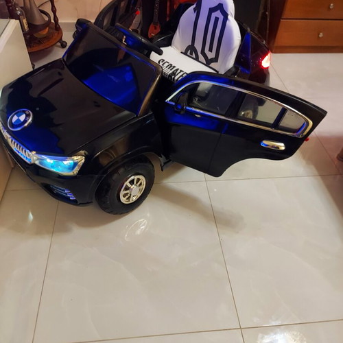 BMW X6 electric ride-on car like new with remote control and LED lights