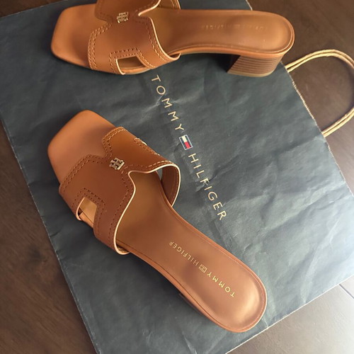 Tommy Hilfiger platform sandals size 38, camel