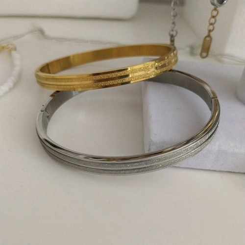 Handcuff bracelets like new, stainless steel in gold and silver colors
