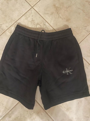 Calvin Klein shorts size M black like new