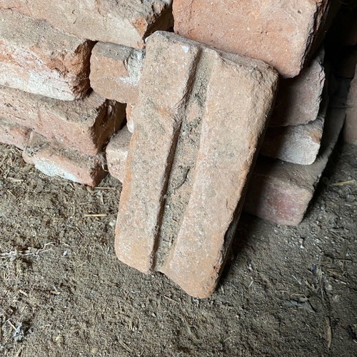 Fire bricks used, pack of 500 pieces for fireplace