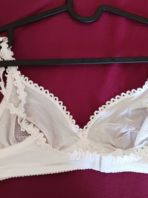 White bra new, wireless, size 75B