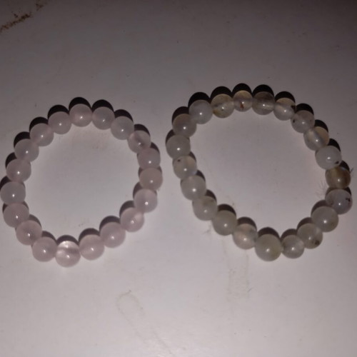 Rings new, two sizes, polished natural stones on elastic cord