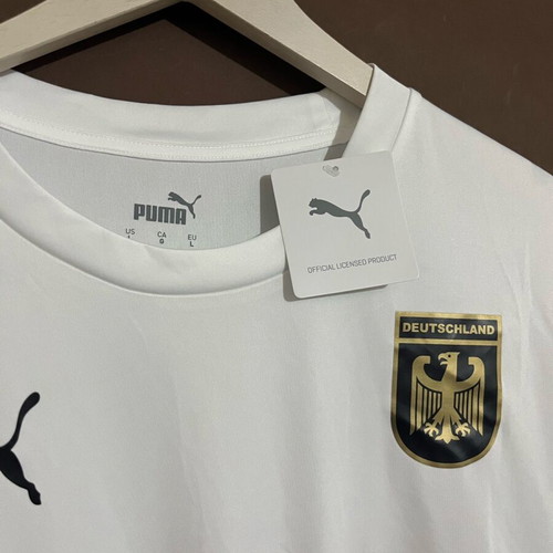 Puma Germany T-shirt jersey men’s like new, size large, white