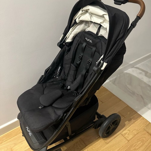 Nuna stroller like new, premium quality, easy folding