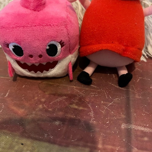 Peppa Pig and Baby Shark plush toys used without sound