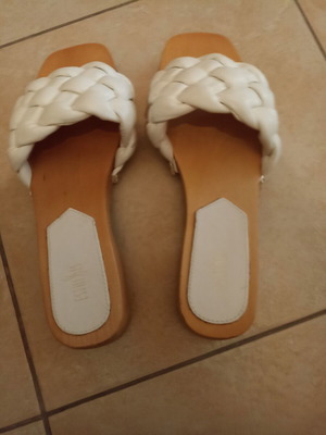 Esthissis white clogs size 38 like new