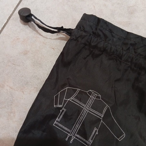 Black pouch with hook, 24x14 cm