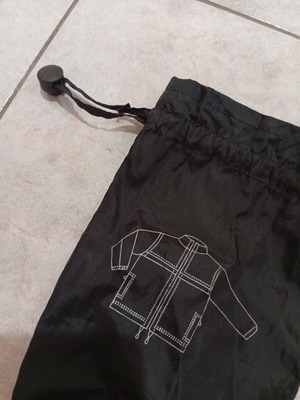 Black pouch with hook, 24x14 cm