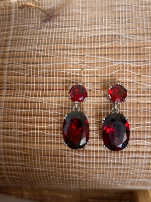 Dangling earrings with red stones new, unused