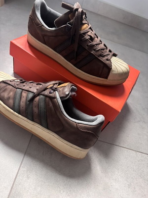 Adidas Superstar casual shoes size 44 like new, limited edition brown