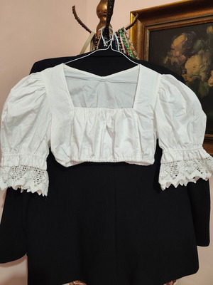 Chiemseer Dirndl & Tracht crop vintage top with lace