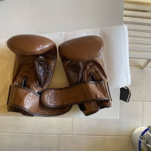 Nike Machomai 2 boxing set like new with gloves and bandages