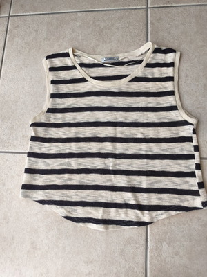 Bershka sleeveless top used, perforated fabric, size M