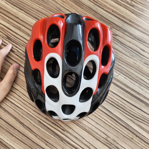 Catlike helmet like new, lightweight and durable