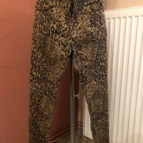 Leopard pants like new, colorful denim style