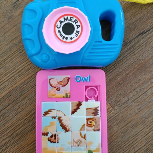 3 kids toys new: projector flashlight, puzzle, View master