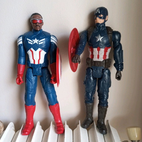 Captain American figures like new, superhero pack