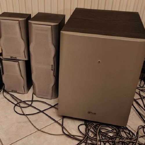 Bench sound system with amplifier, powerful subwoofer and 5 speakers like new
