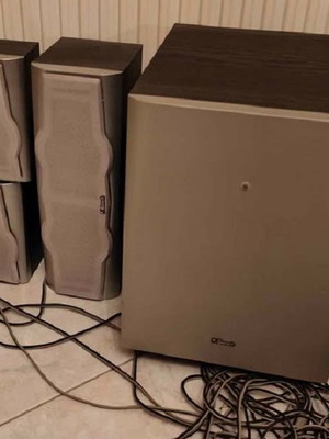 Bench sound system with amplifier, powerful subwoofer and 5 speakers like new