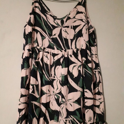 Dress like new with floral pattern, sizes M and L