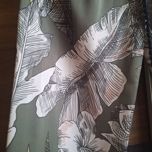 Women's pants like new with elastic waist and drawstrings, green and beige