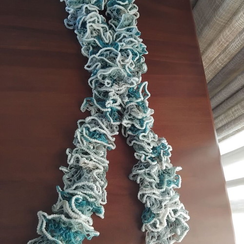 Handmade scarves like new, knitted