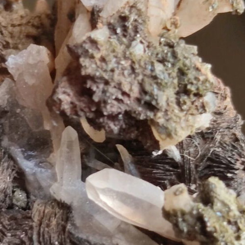 Epidote-Quartz-Magnetite New Greek Mineral