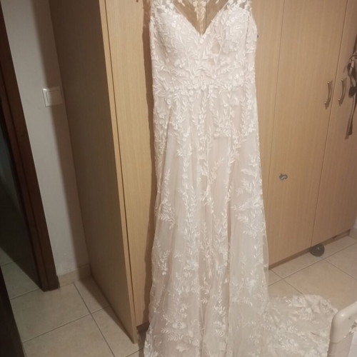 Pronovias wedding dress like new, size large, beige