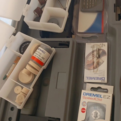 Dremel 3000 multitool like new with case and many accessories