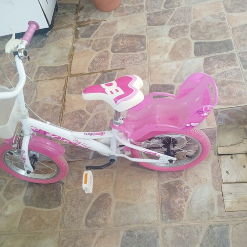 Children's bike with training wheels like new