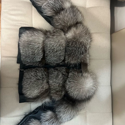 Women's Silver Fox Fur Jacket new with removable sleeves
