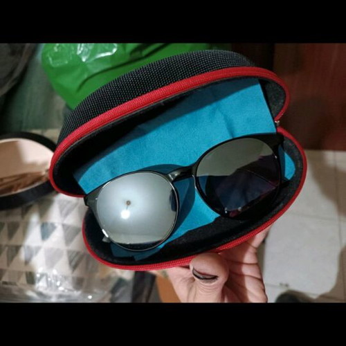 Sunglasses new with black frame and gray gradient lenses
