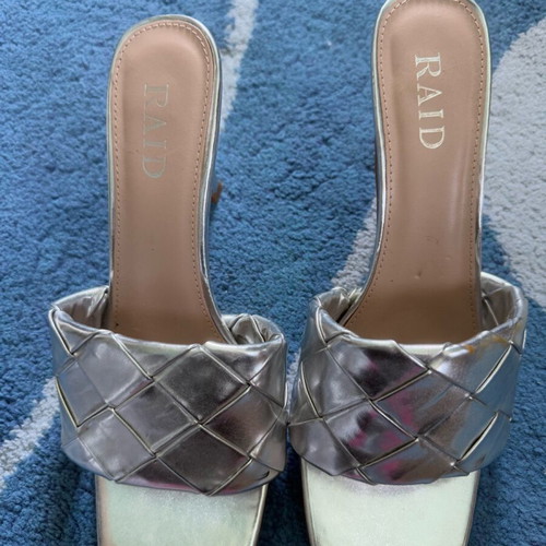 Gray slippers like new, size 39