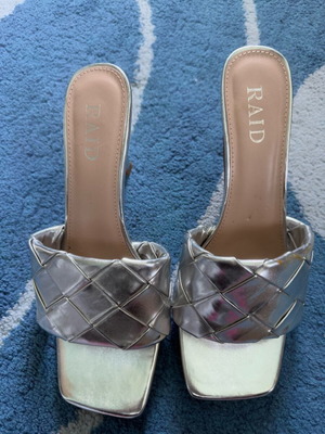 Gray slippers like new, size 39