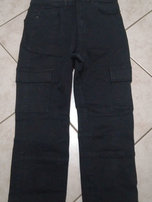 Black denim pants with pockets