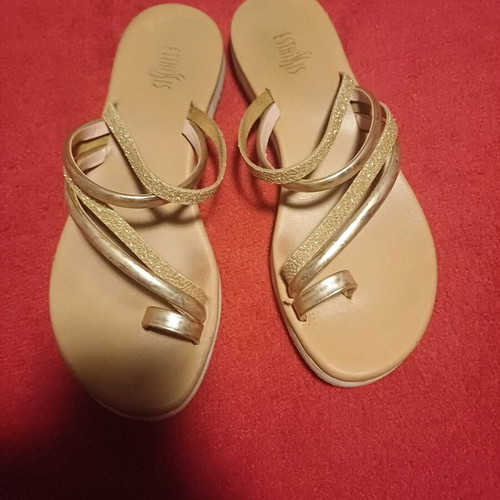 Esthissis sandals used, gold color, size 38
