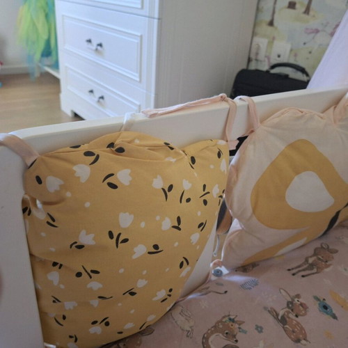 Crib pillows like new