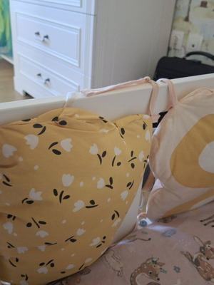 Crib pillows like new